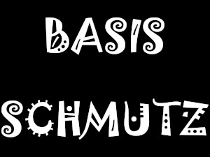Dieses Bild von Thorsten Hülsberg zeigt weiß auf schwarz über zwei Zeilen Basisschmutz in einer virusartigen Schriftform.